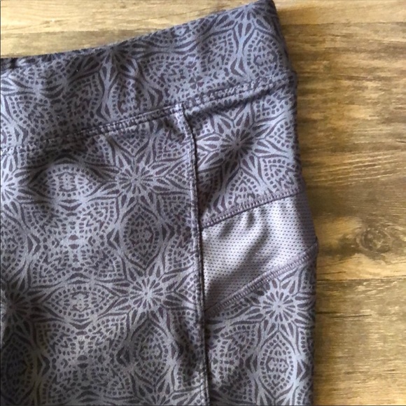 Athleta Gray Cropped Leggings size Small - Picture 3 of 8